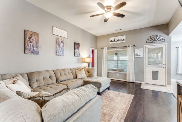 165 Buffalo Ridge Drive, Newark, TX 76071