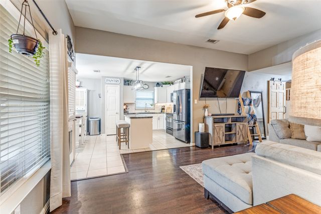 165 Buffalo Ridge Drive, Newark, TX 76071