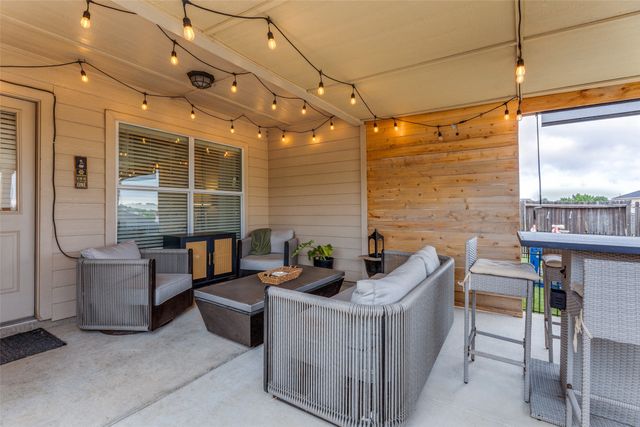 165 Buffalo Ridge Drive, Newark, TX 76071