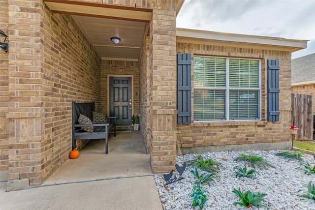 165 Buffalo Ridge Drive, Newark, TX 76071