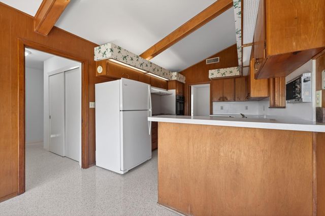 514 Hospital BLVD, Floresville, TX 78114