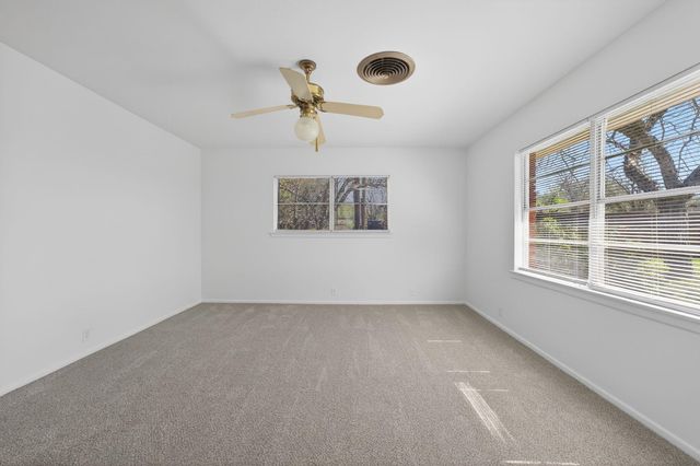 514 Hospital BLVD, Floresville, TX 78114