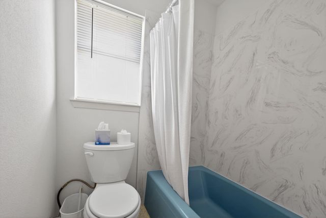 514 Hospital BLVD, Floresville, TX 78114