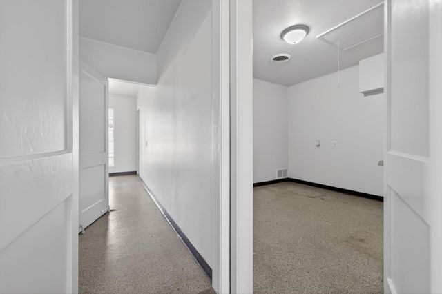 514 Hospital BLVD, Floresville, TX 78114