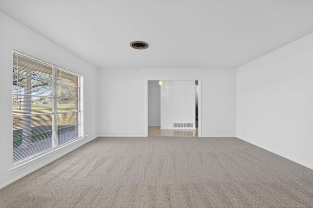 514 Hospital BLVD, Floresville, TX 78114