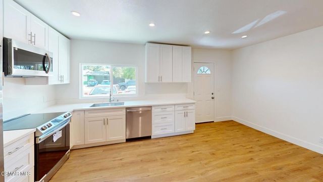 971 Calle Nogal B, Thousand Oaks, CA 91360
