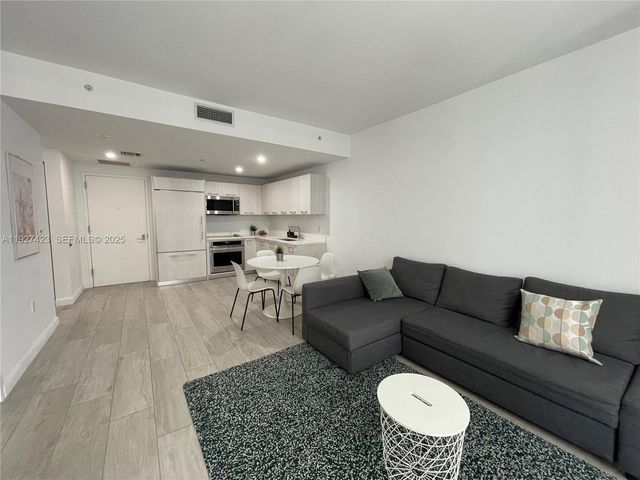 45 SW 9th St 1407, Miami, FL 33130