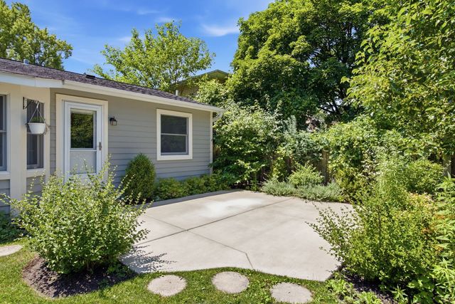 460 Trinity Court, Buffalo Grove, IL 60089