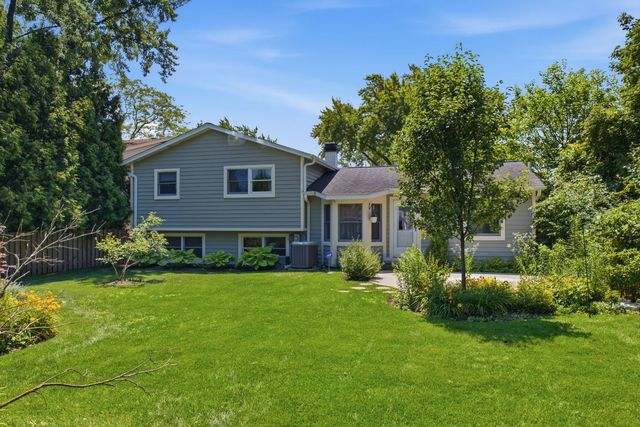 460 Trinity Court, Buffalo Grove, IL 60089