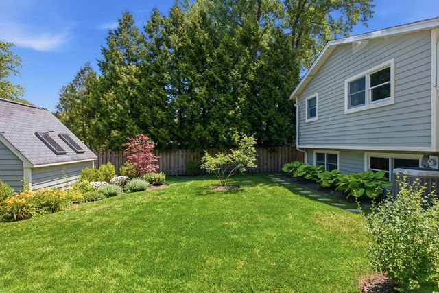 460 Trinity Court, Buffalo Grove, IL 60089