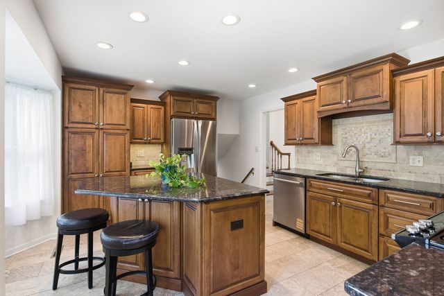 460 Trinity Court, Buffalo Grove, IL 60089