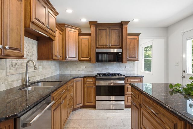 460 Trinity Court, Buffalo Grove, IL 60089