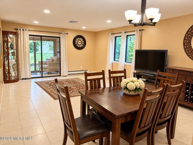 132 Amberly Drive B, Manalapan, NJ 07726