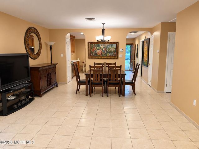 132 Amberly Drive B, Manalapan, NJ 07726