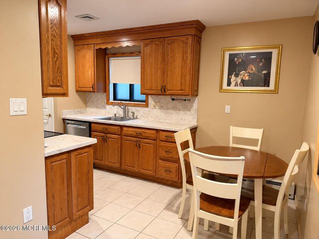 132 Amberly Drive B, Manalapan, NJ 07726