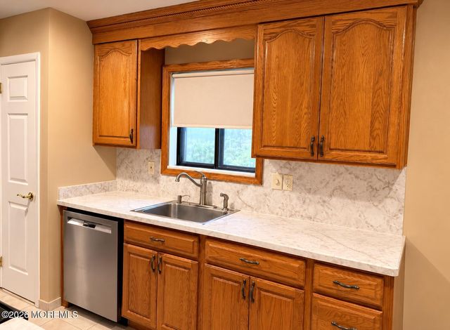 132 Amberly Drive B, Manalapan, NJ 07726