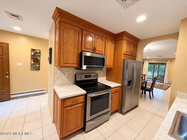 132 Amberly Drive B, Manalapan, NJ 07726