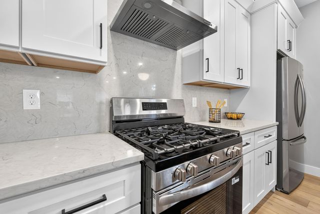 977 Oak Street, Columbus, OH 43205