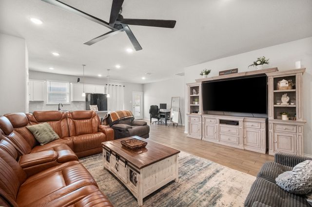 8201 Tomcat Trail, Godley, TX 76044