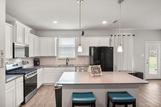 8201 Tomcat Trail, Godley, TX 76044