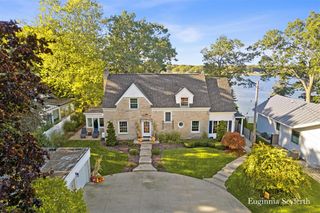 908 Oakmere Place, North Muskegon, MI 49445