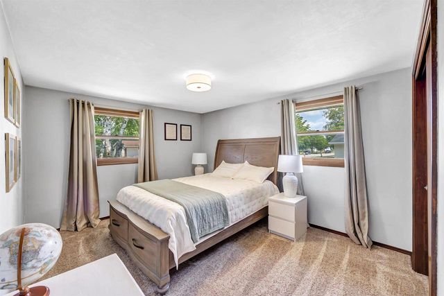 1125 STINE WAY, De Pere, WI 54115
