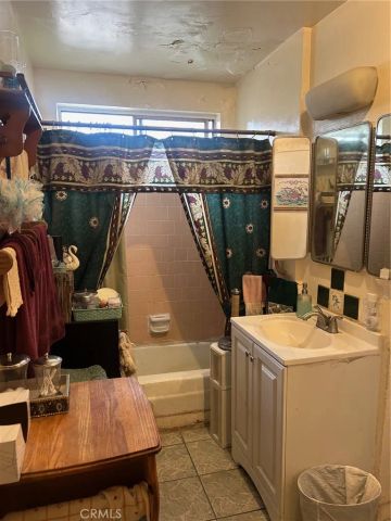 3644 10th Avenue, Los Angeles, CA 90018