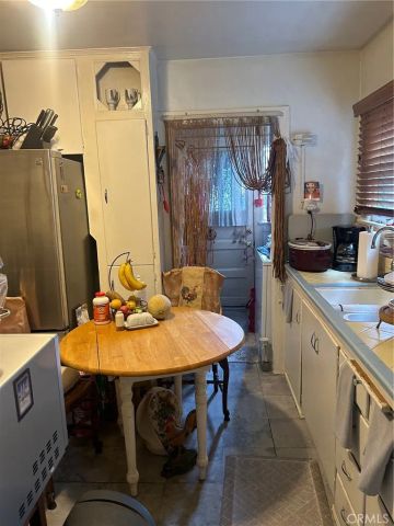 3644 10th Avenue, Los Angeles, CA 90018