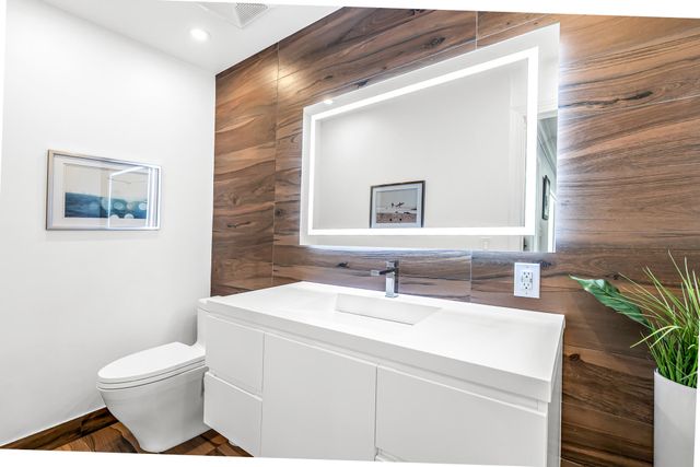 2471 NE 46th Street, Lighthouse Point, FL 33064