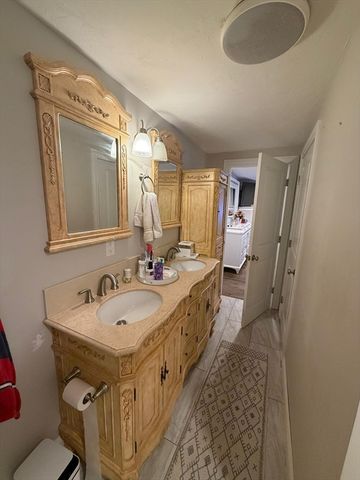 84 Kendall Rd, Holden, MA 01522