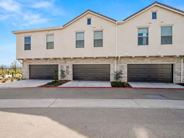 602 W Mahogany Lane, Clovis, CA 93612