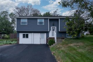 325 Sunridge Dr, Economy, PA 15042
