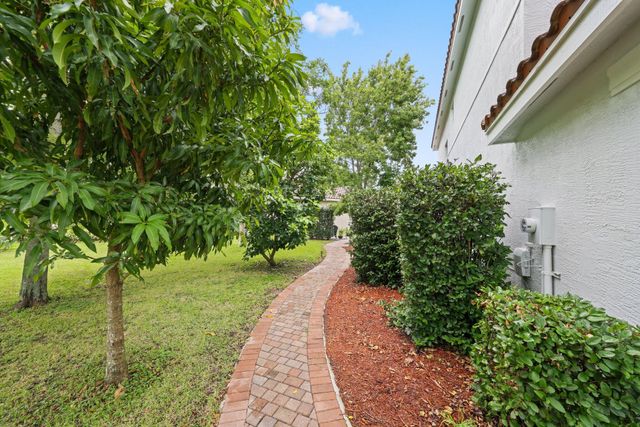 8396 Calabria Lakes Drive, Boynton Beach, FL 33473
