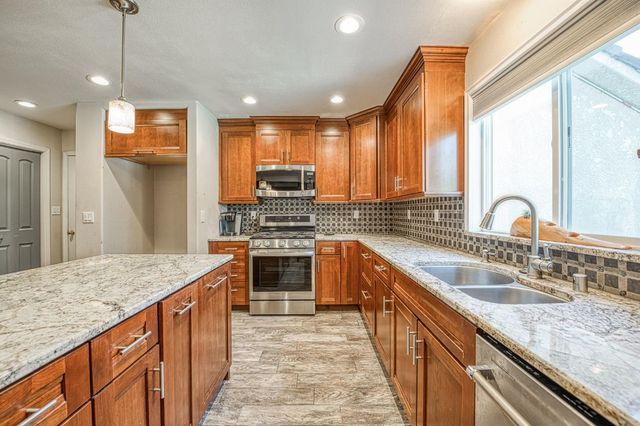 1488 Minarets Avenue, Clovis, CA 93611