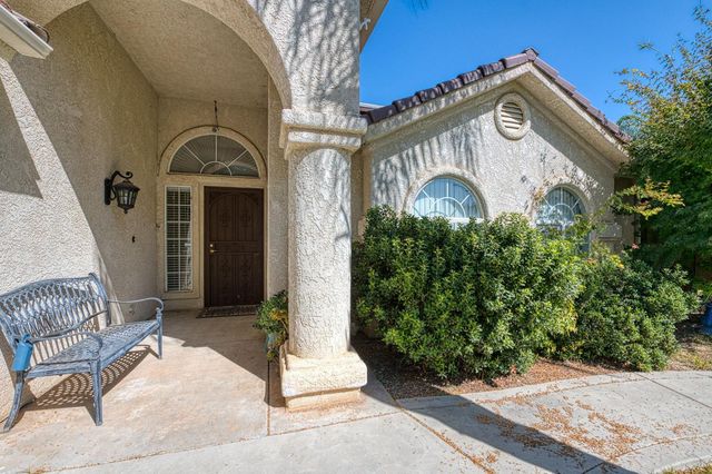 1488 Minarets Avenue, Clovis, CA 93611