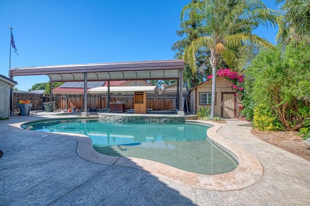 1488 Minarets Avenue, Clovis, CA 93611
