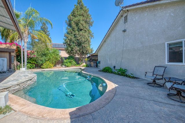 1488 Minarets Avenue, Clovis, CA 93611
