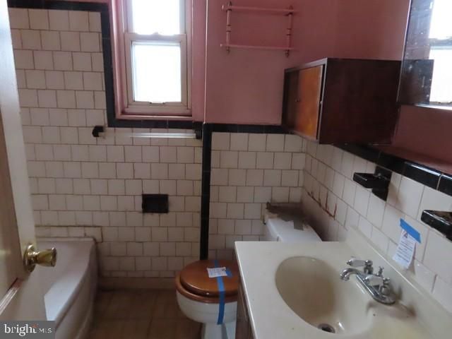 5733 2ND ST NE, Washington, DC 20011