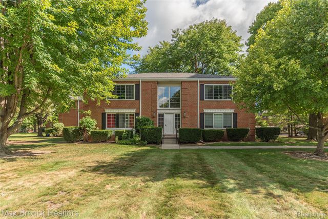 731 E Fox Hills Drive 183, Bloomfield Charter Township, MI 48304