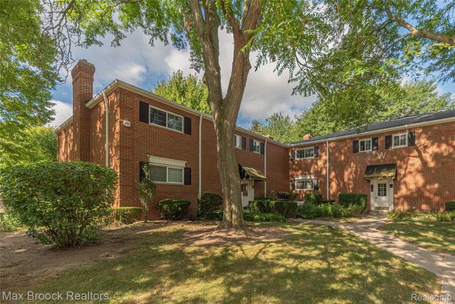 731 E Fox Hills Drive 183, Bloomfield Charter Township, MI 48304