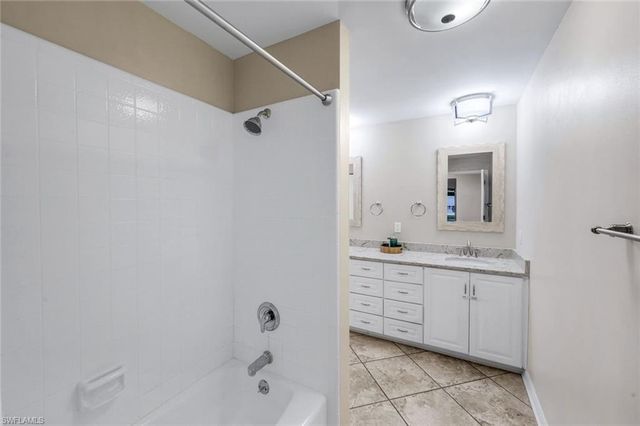 4548 SE 11th PL, Cape Coral, FL 33904