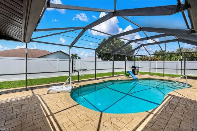 4548 SE 11th PL, Cape Coral, FL 33904