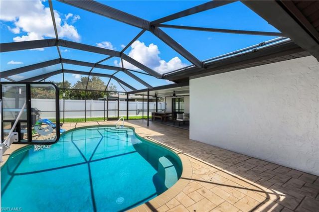 4548 SE 11th PL, Cape Coral, FL 33904