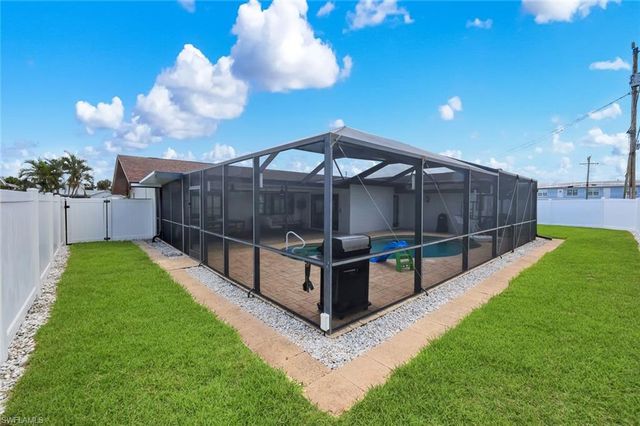 4548 SE 11th PL, Cape Coral, FL 33904