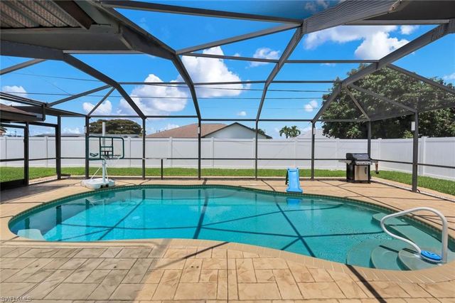 4548 SE 11th PL, Cape Coral, FL 33904