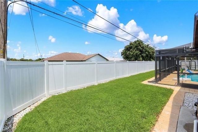 4548 SE 11th PL, Cape Coral, FL 33904