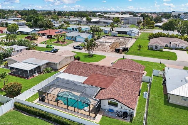 4548 SE 11th PL, Cape Coral, FL 33904