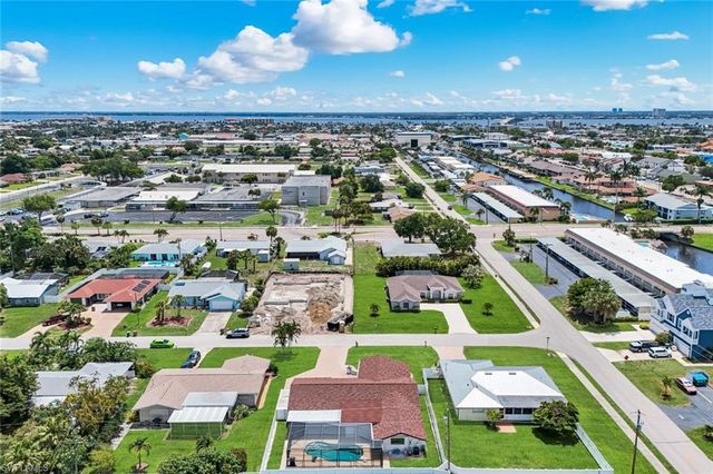 4548 SE 11th PL, Cape Coral, FL 33904