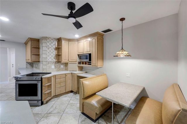 4548 SE 11th PL, Cape Coral, FL 33904