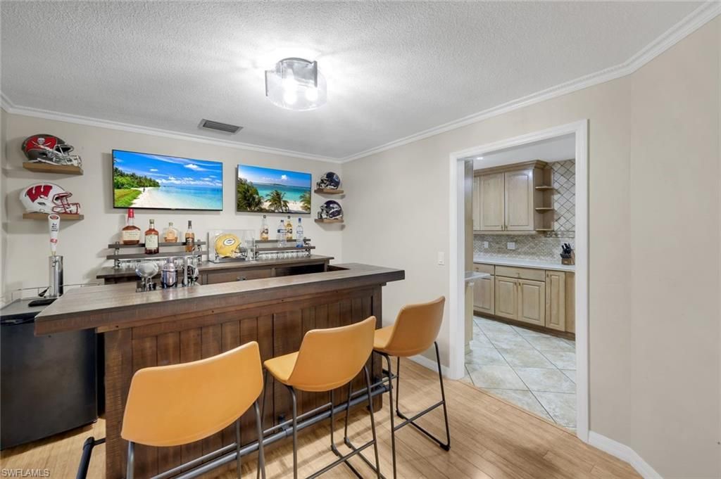 Image 11 of property listing at 4548 SE 11th PL, Cape Coral, FL 33904